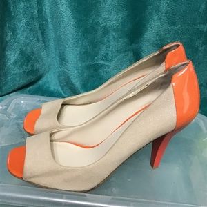 💚3/$25 Nine West 7M nude with orange 4” heels and open toes